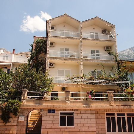Villa Neda Макарска Екстериор снимка