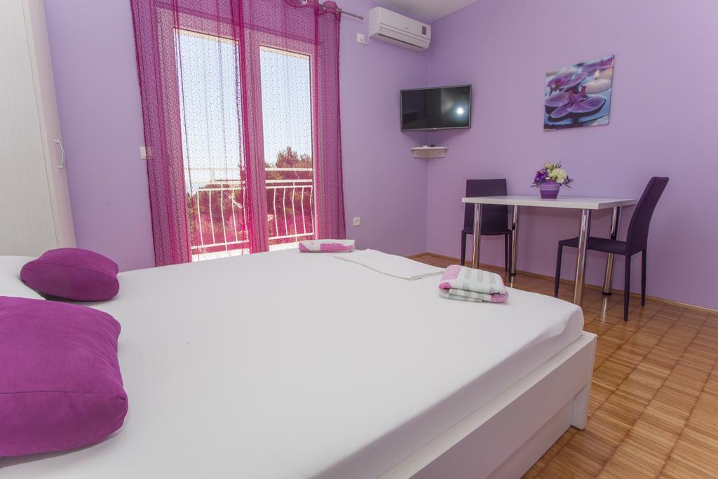 Villa Neda Макарска Екстериор снимка